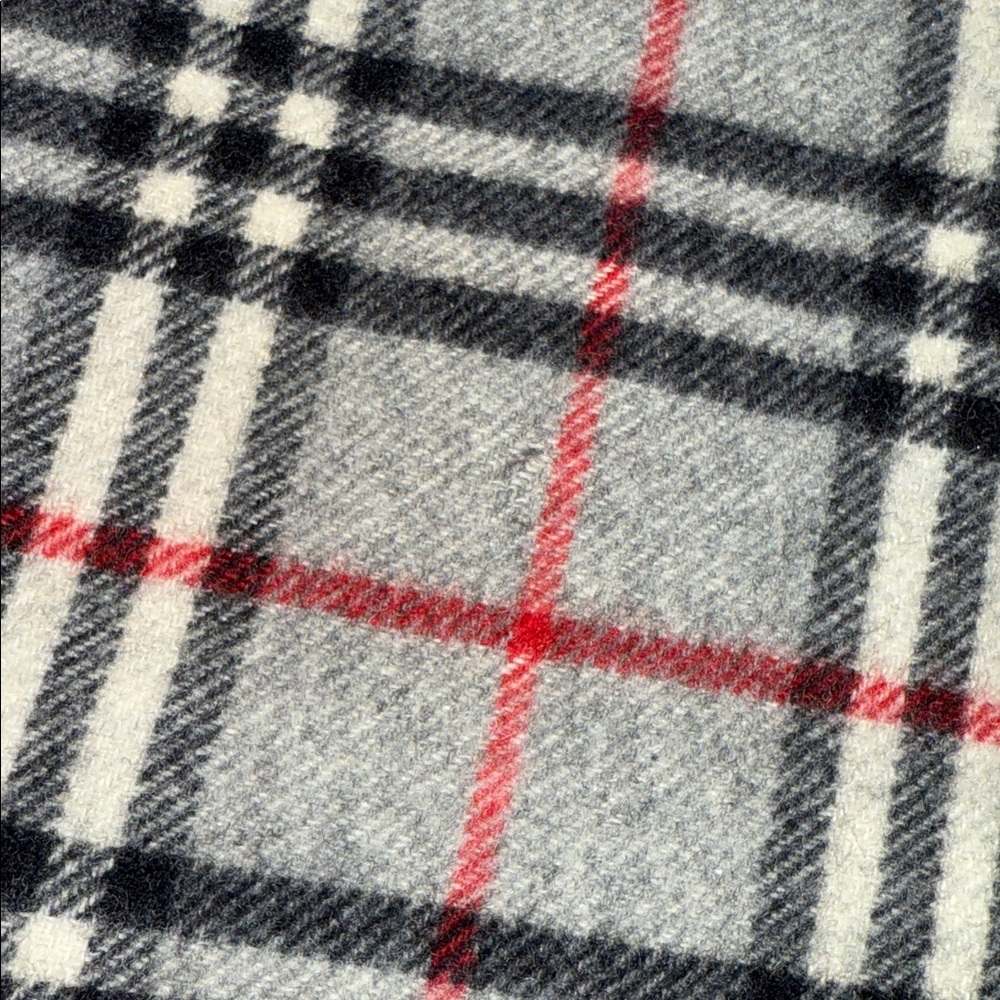 Burberrys of London Plaid Wool Scarf in Gray and Red 100% Lambswool - Picture 5 of 5